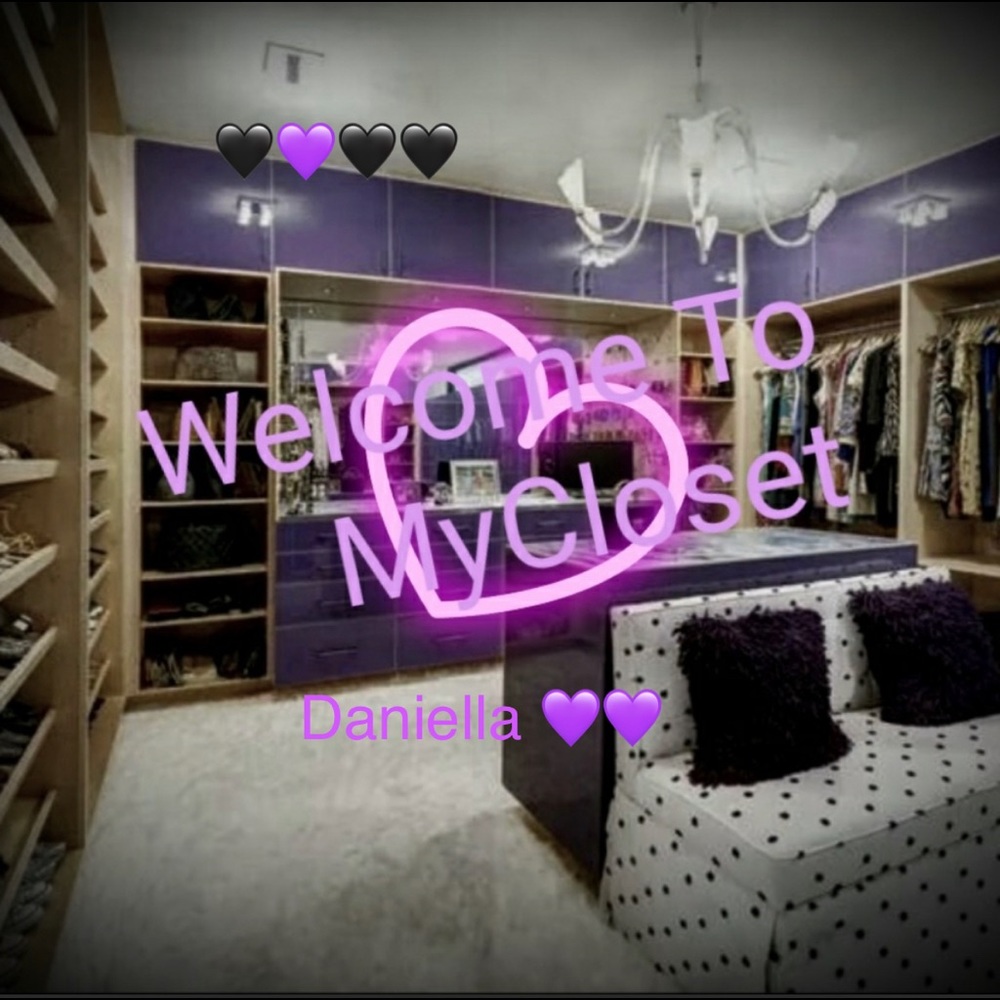 Welcome everyone check my closest out